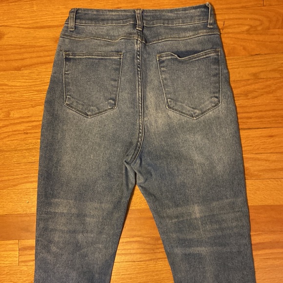 Akira super high rise skinny jean. Size 13(30) - Picture 6 of 12